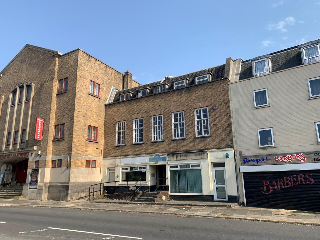 Lot: 131 - LARGE FORMER COMMUNITY CENTRE WITH RE-DEVELOPMENT POTENTIAL PLUS VACANT RETAIL UNIT - 